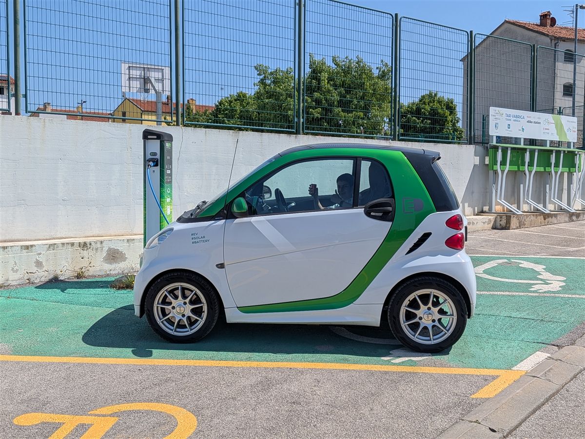 Smart ED at a charge point in Poreč, Croatia